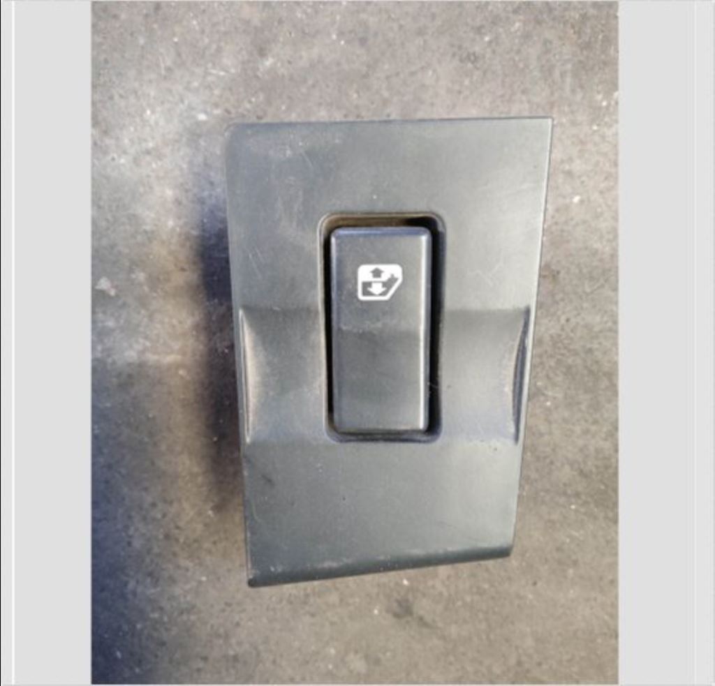 piece_RENAULT PREMIUM  INTERRUPTEUR LEVE VITRE AVD 7421043773