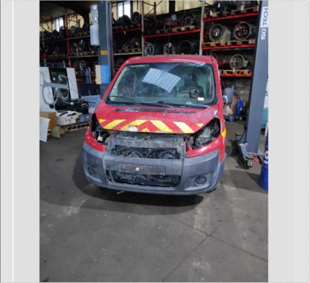 piece_PEUGEOT EXPERT  PORTE ARRIERE GAUCHE 8702A1